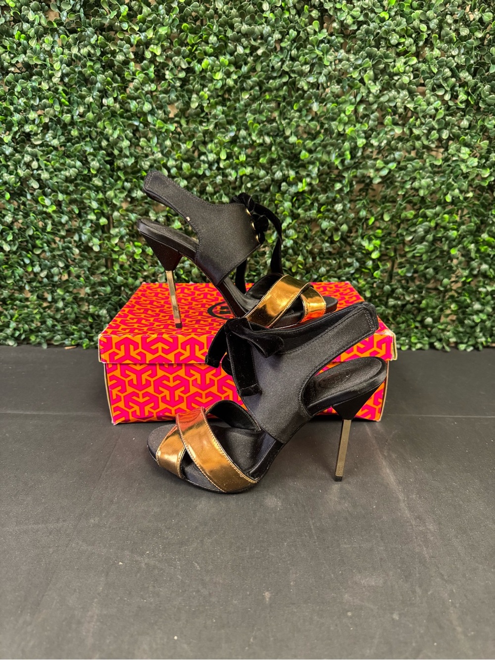Tory Burch Cutout Accent Sandals - Women’s 7.5